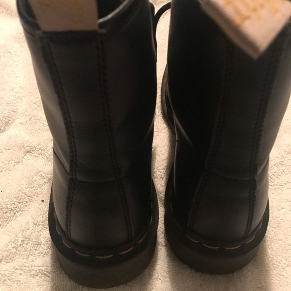 DR Martens boots, color black size 8 (41) in great condition - Picture 5 of 7